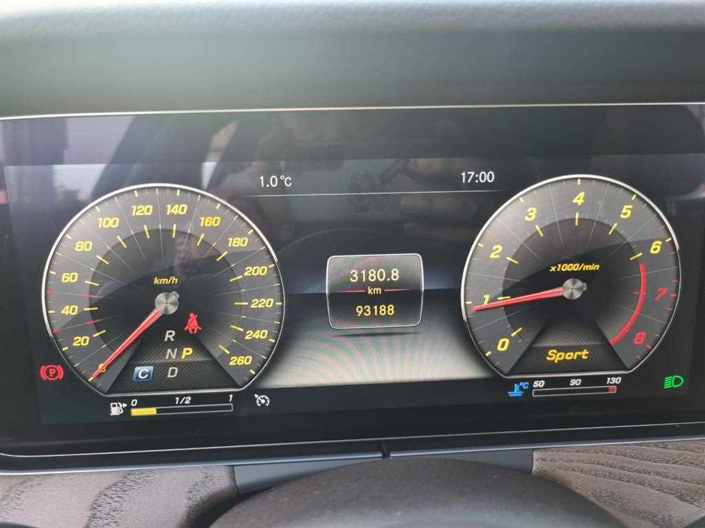 Mercedes Benz E class - Vista 4