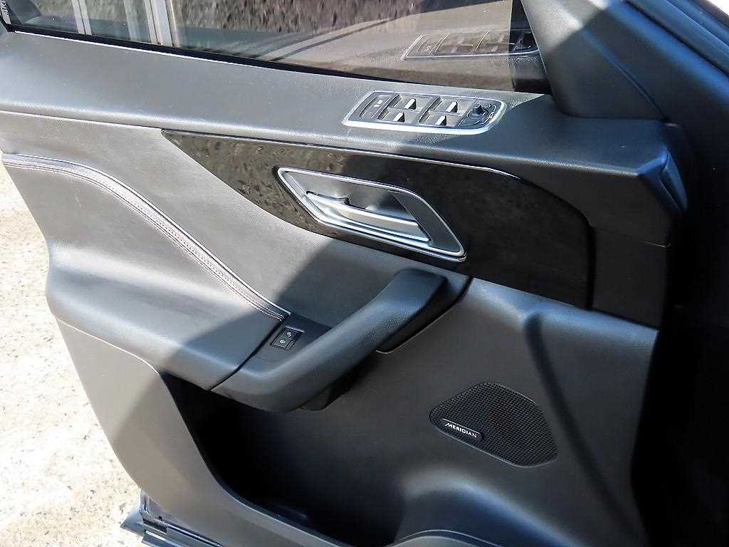 Jaguar F-PACE - Vista 11