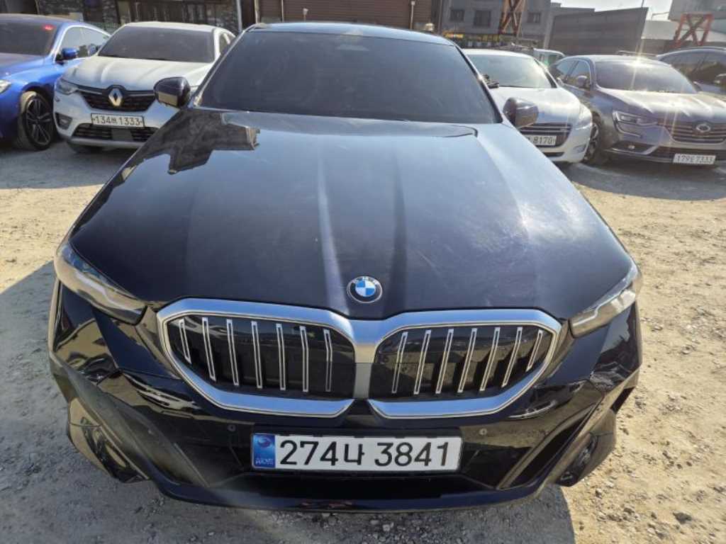 BMW 5 Series 2025 Negro - Importación desde Corea - HF Imports Iquique - Foto 1