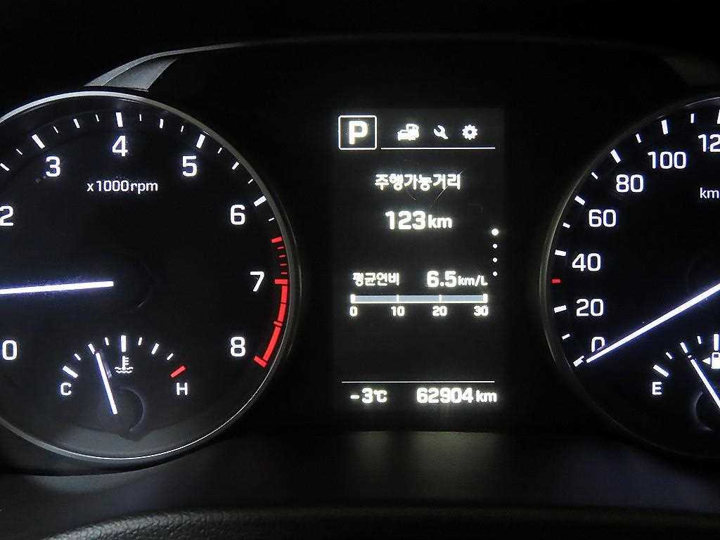 HYUNDAI Avante - Vista 9