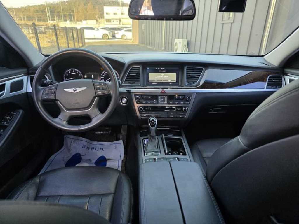 HYUNDAI Genesis - Vista 7