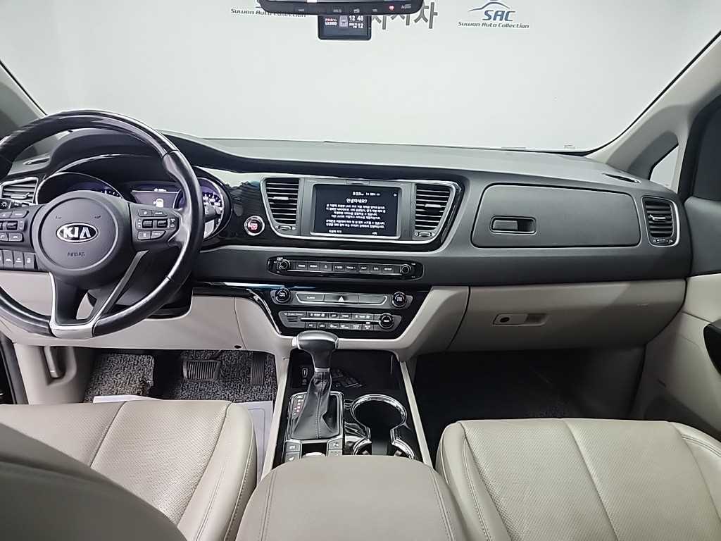 KIA Carnival - Vista 7