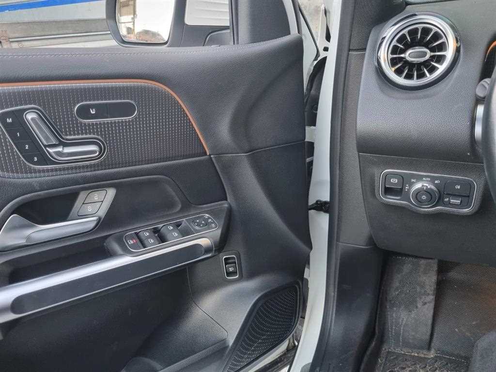 Mercedes Benz GLB Class - Vista 10