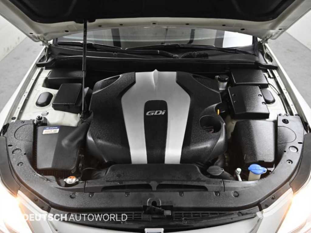 HYUNDAI Genesis - Vista 6