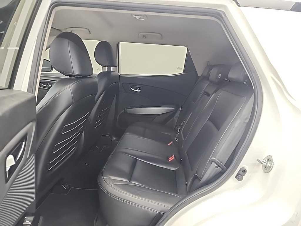 Ssangyong Tivoli - Vista 12