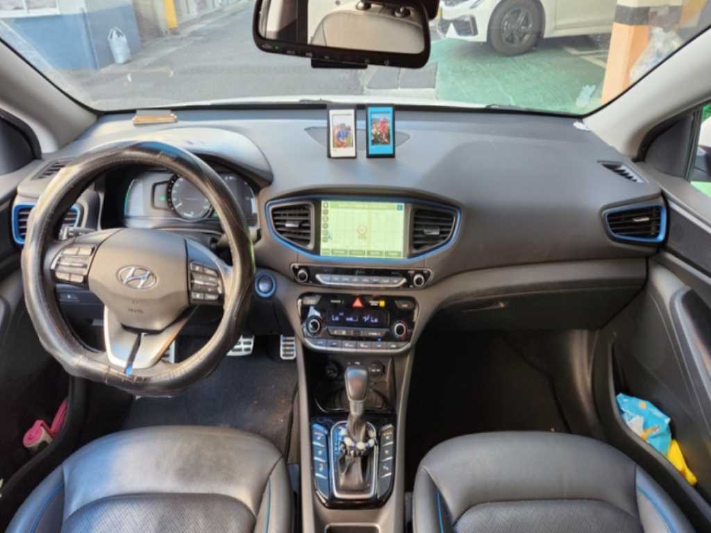 HYUNDAI Ioniq - Vista 5