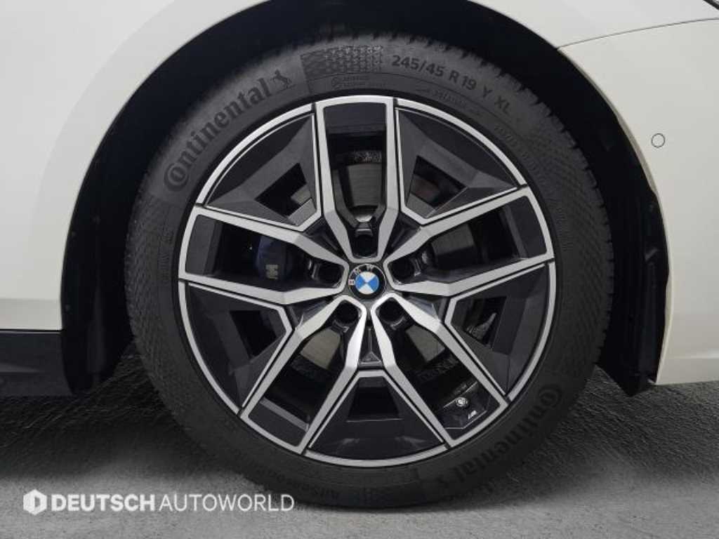 BMW 5 Series - Vista 5