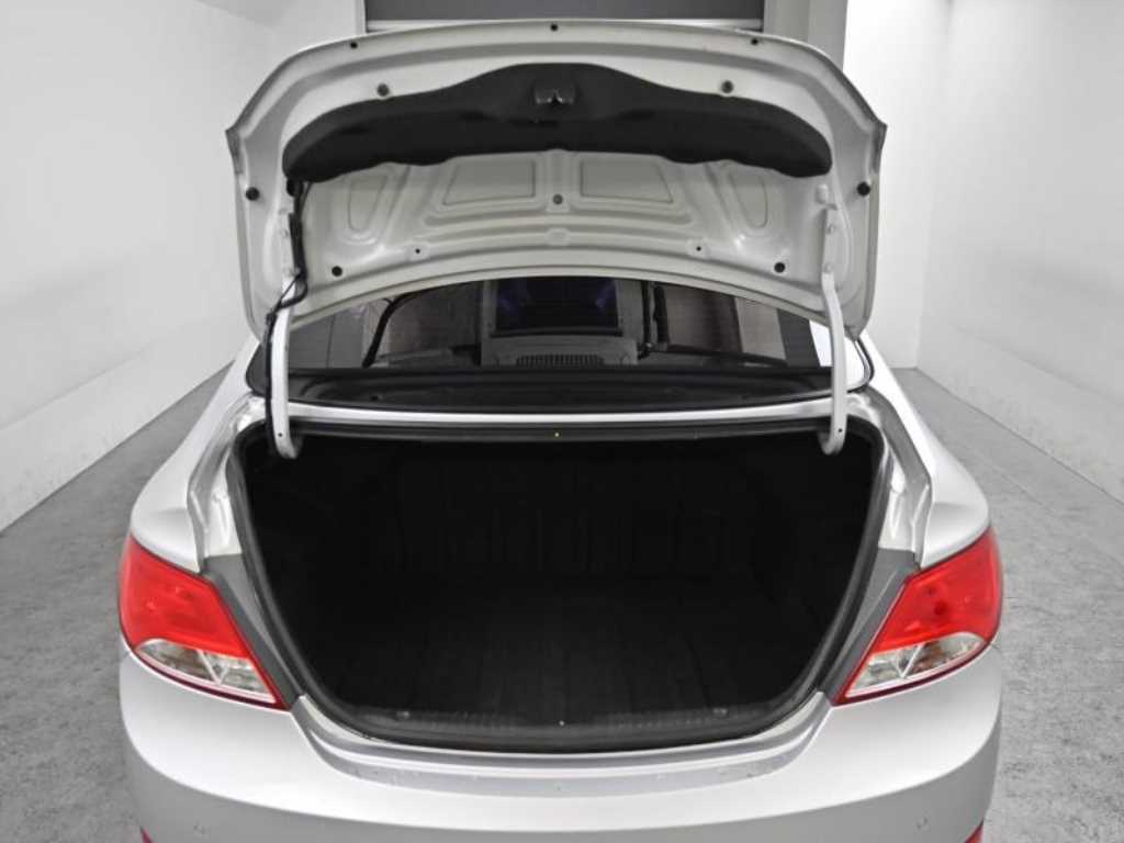 HYUNDAI Accent 2016 Plateado - Importación desde Corea - HF Imports Iquique - Foto 20