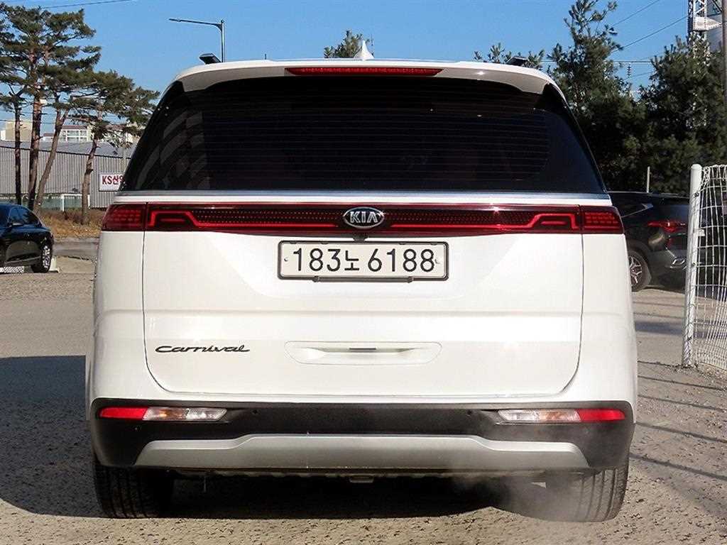 KIA Carnival - Vista 4