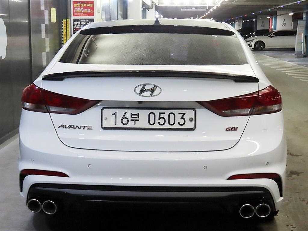 HYUNDAI Avante - Vista 5