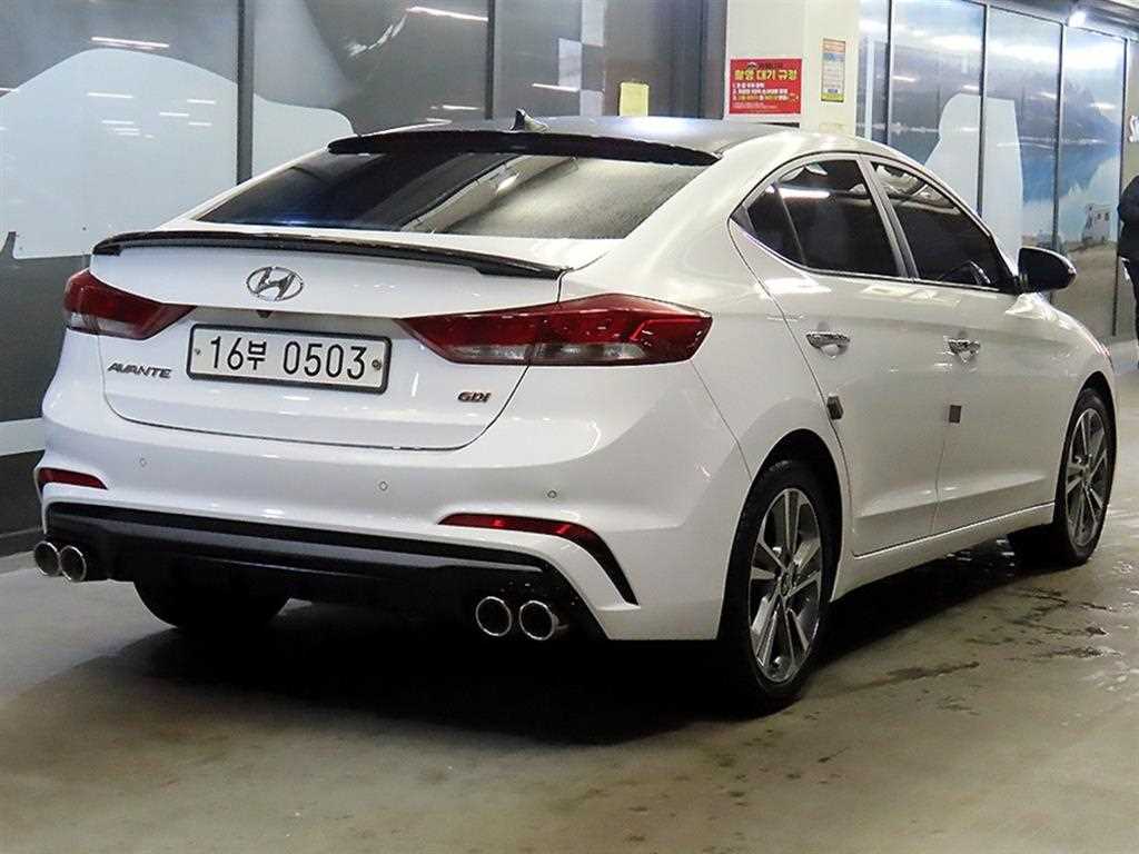 HYUNDAI Avante - Vista 4