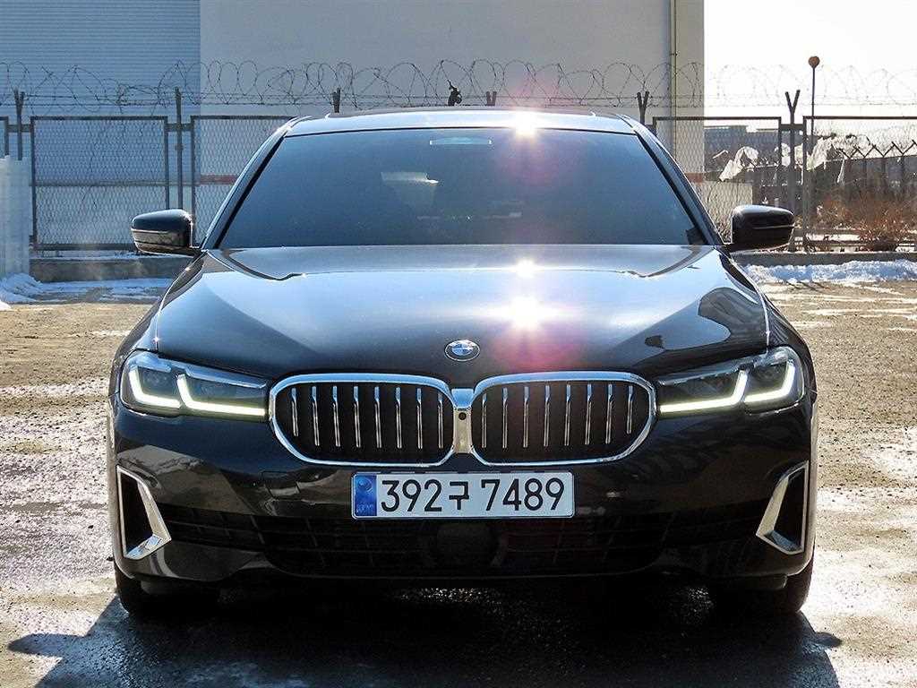BMW 5 Series 2023 Negro - Importación desde Corea - HF Imports Iquique - Foto 1