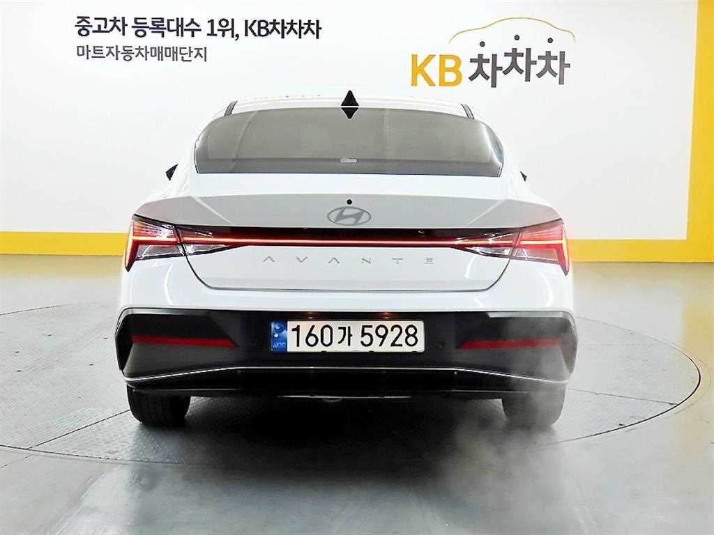 HYUNDAI Avante - Vista 3