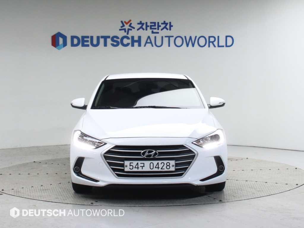 HYUNDAI Avante - Vista 3