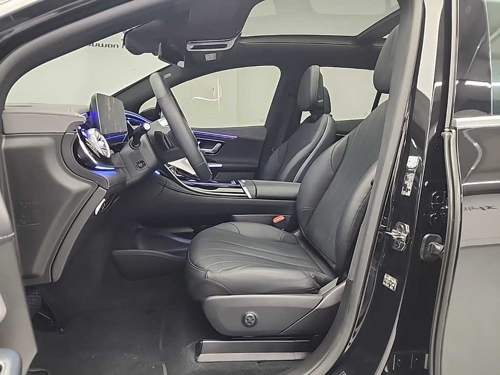 Mercedes Benz EQE - Vista 12