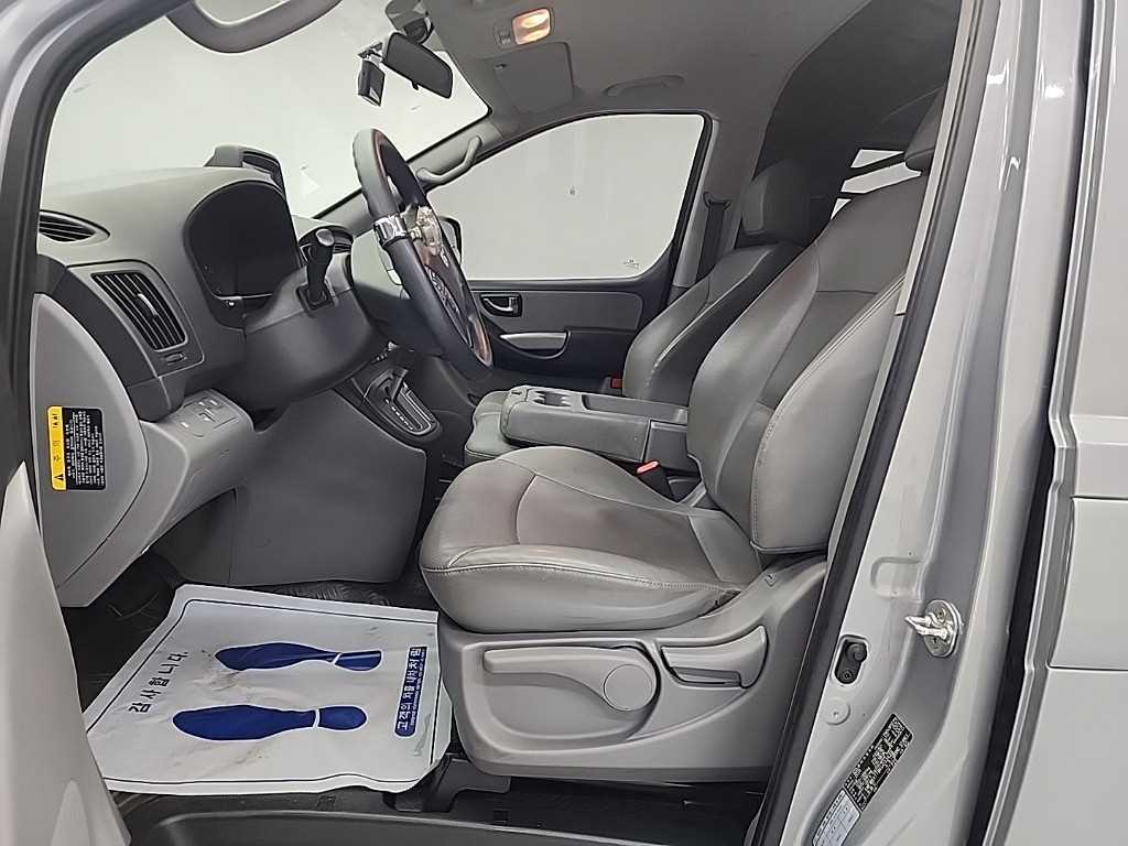 HYUNDAI Starex - Vista 11