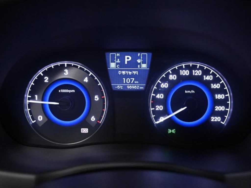 HYUNDAI Accent - Vista 8