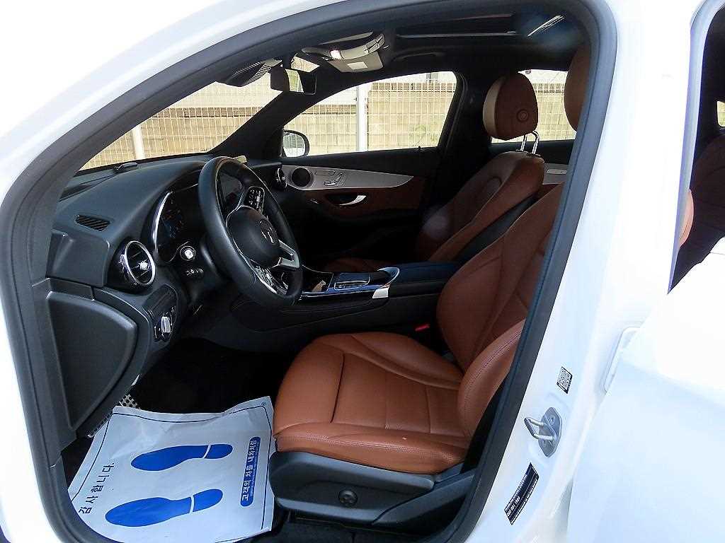 Mercedes Benz GLC Class - Vista 5