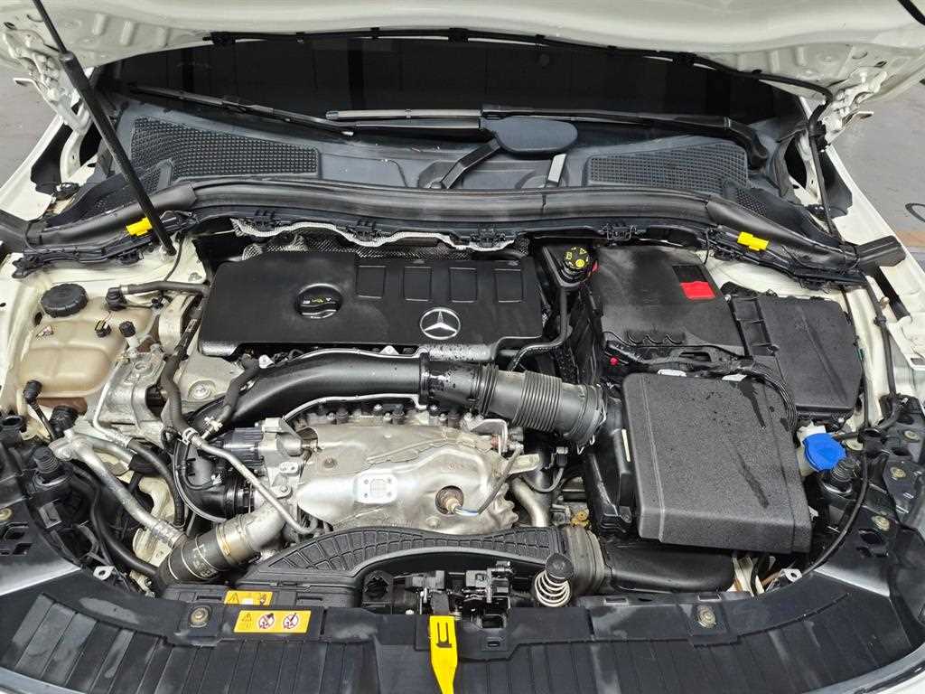Mercedes Benz GLA Class - Vista 6