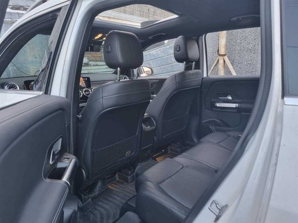 Mercedes Benz GLB Class - Vista 12