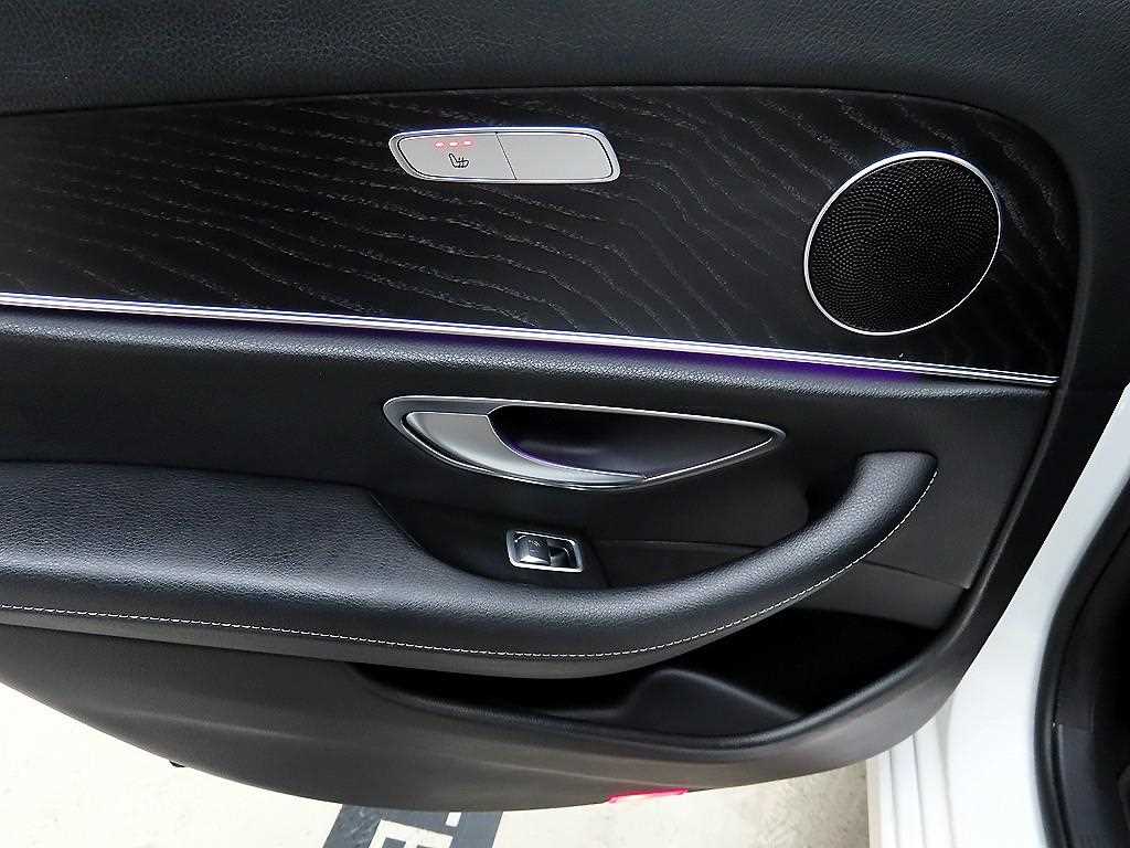 Mercedes Benz E class - Vista 12