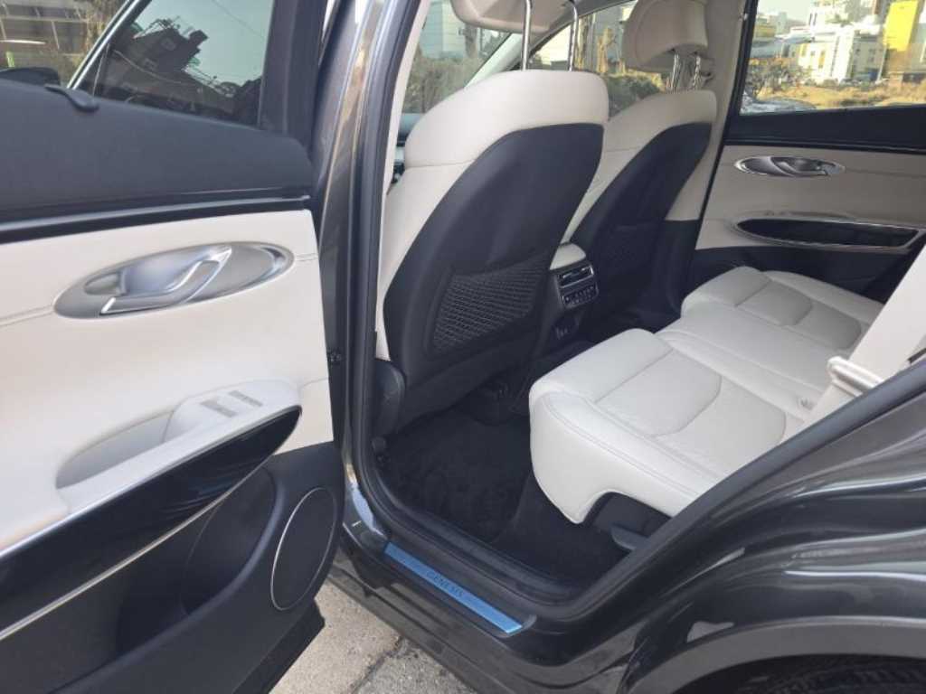 Genesis GV70 - Vista 10