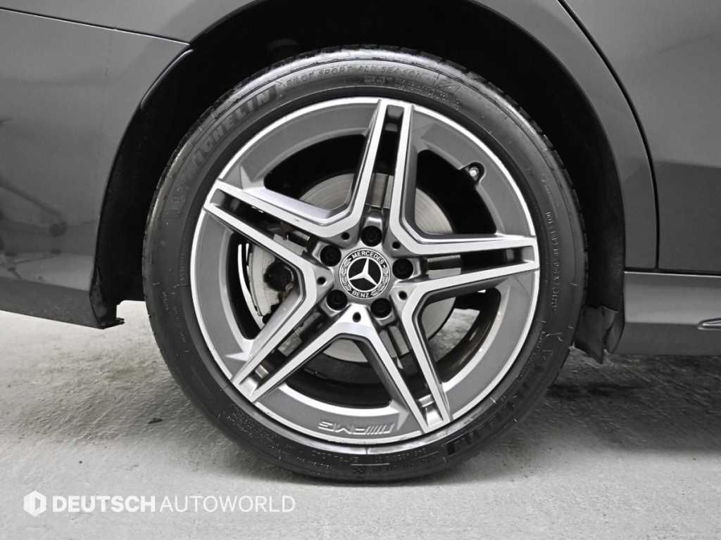 Mercedes Benz C Class - Vista 5