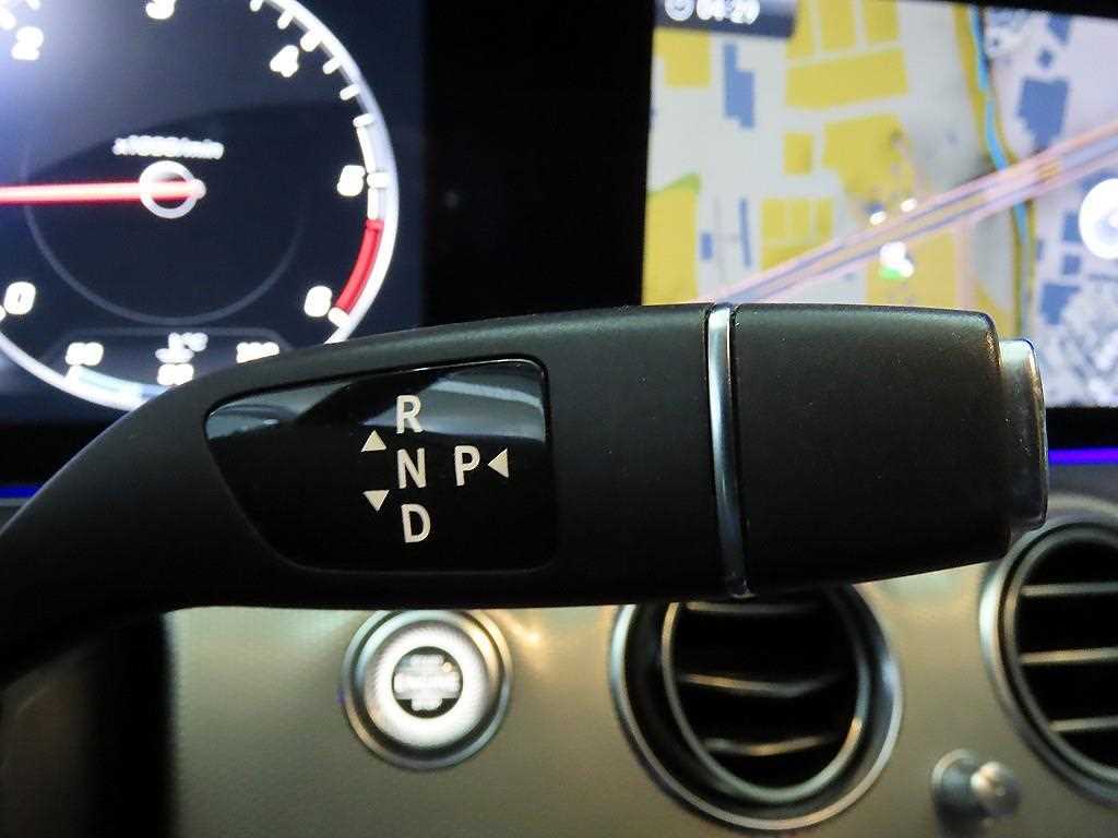 Mercedes Benz E class - Vista 12