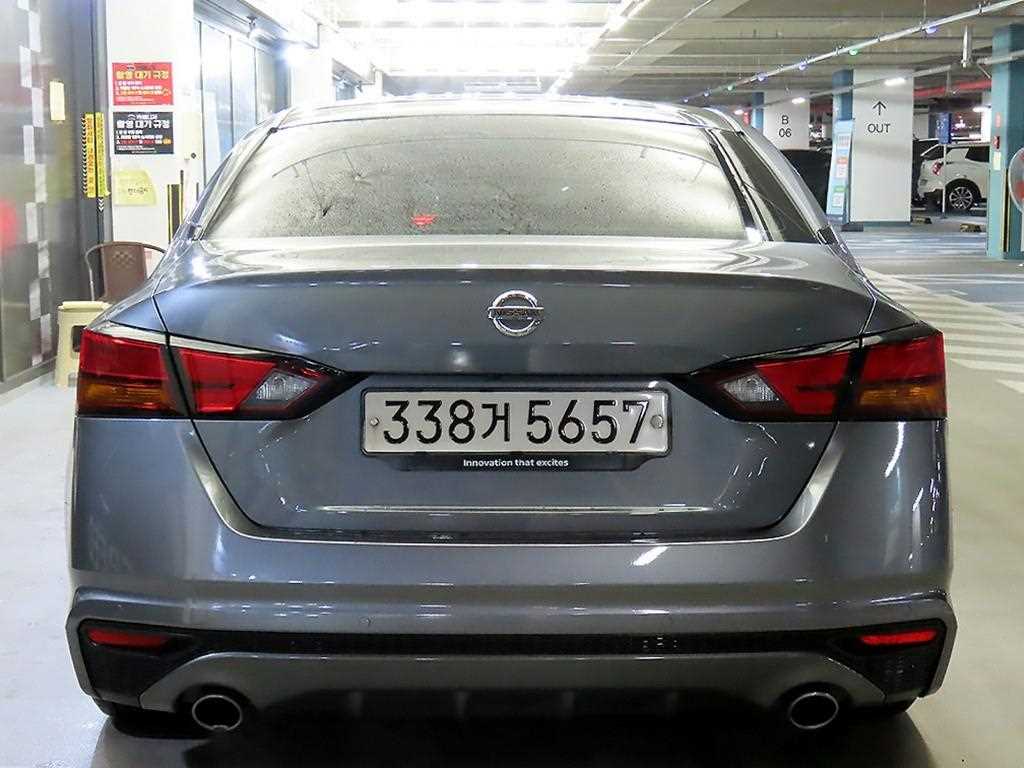 Nissan Altima - Vista 5