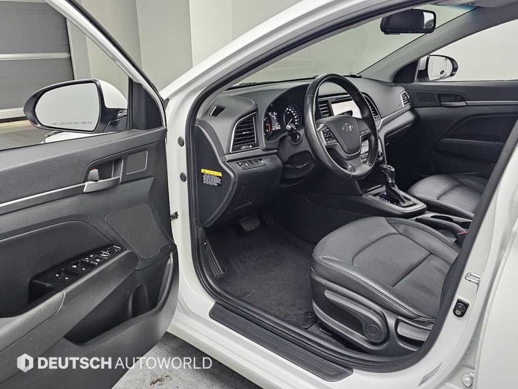 HYUNDAI Avante - Vista 11