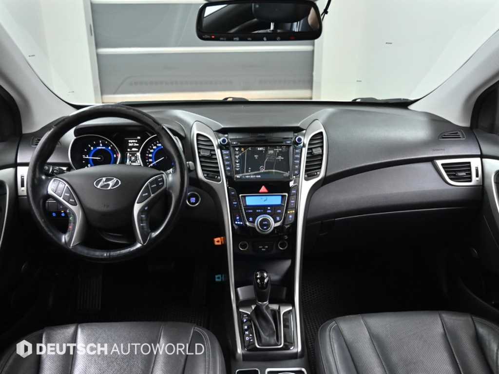 HYUNDAI i30 - Vista 7