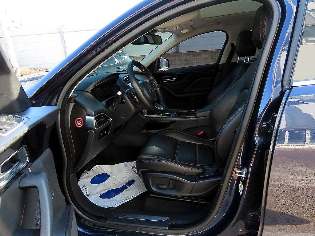 Jaguar F-PACE - Vista 5