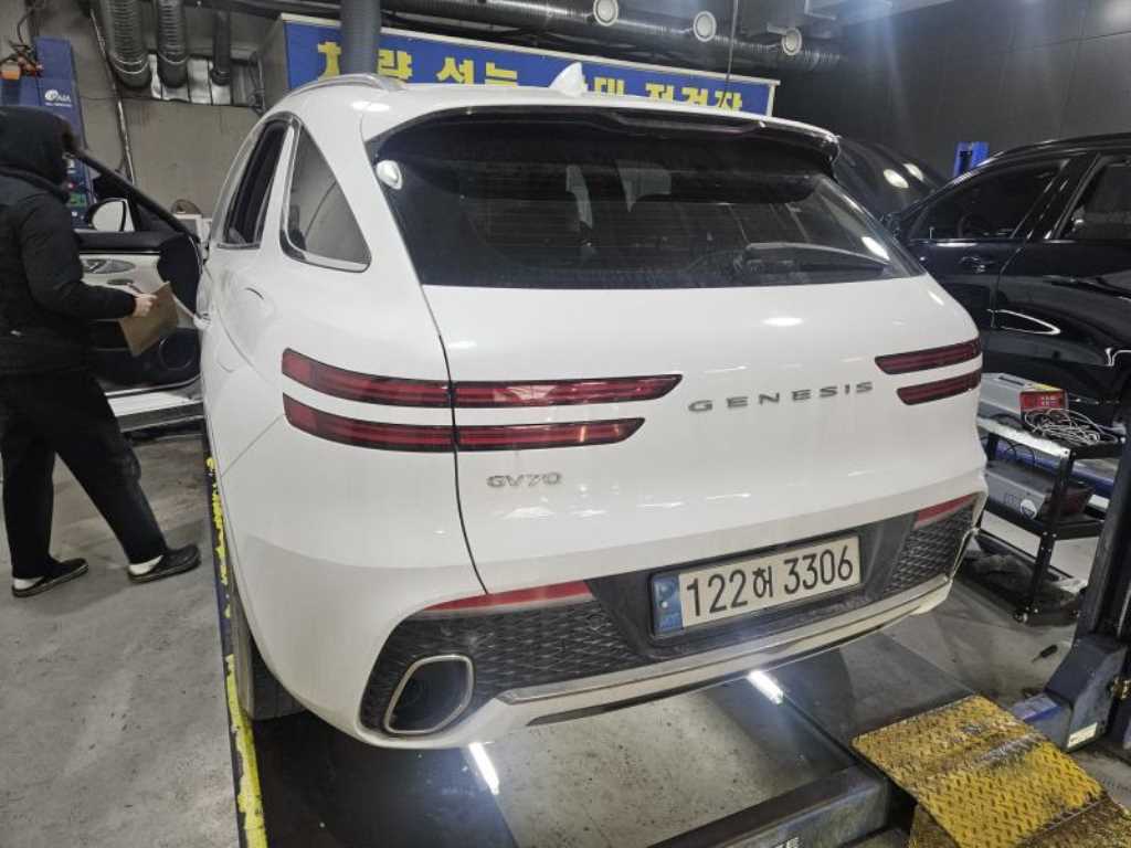 Genesis GV70 - Vista 2