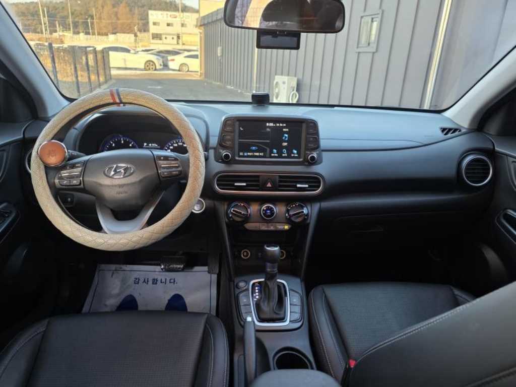 HYUNDAI Kona - Vista 7