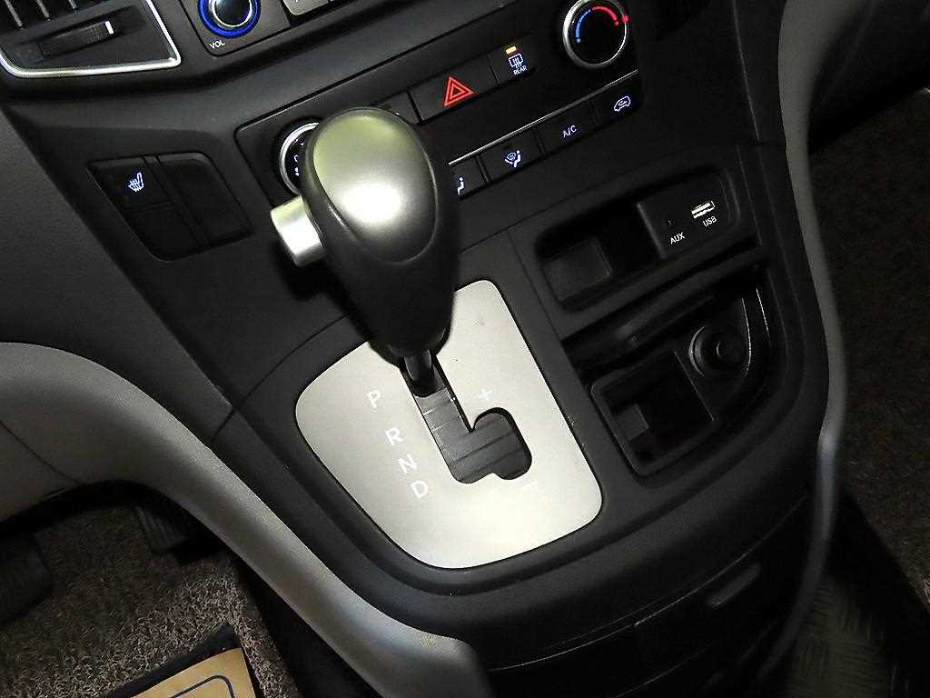 HYUNDAI Starex - Vista 12