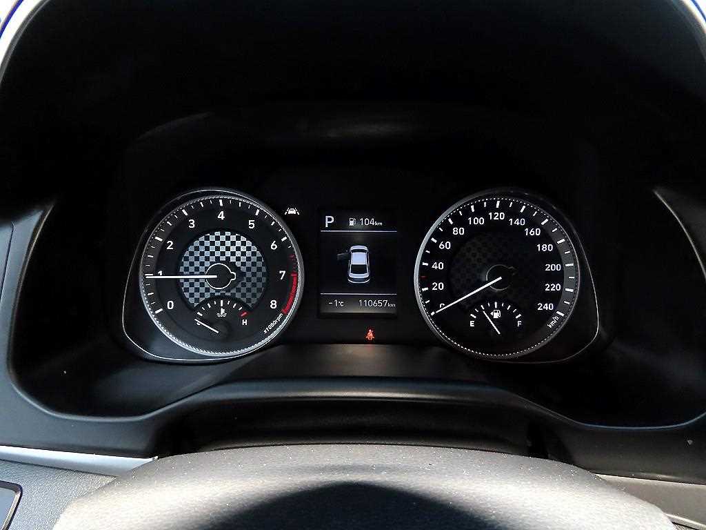 HYUNDAI Avante - Vista 9