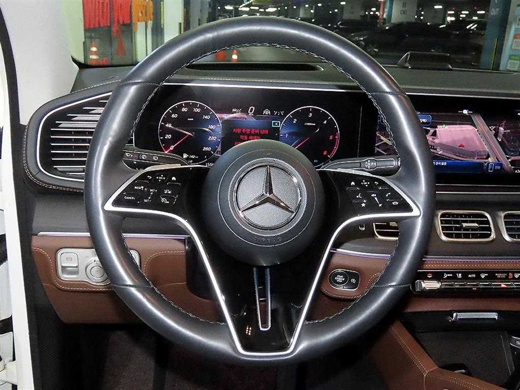 Mercedes Benz GLE Class - Vista 8