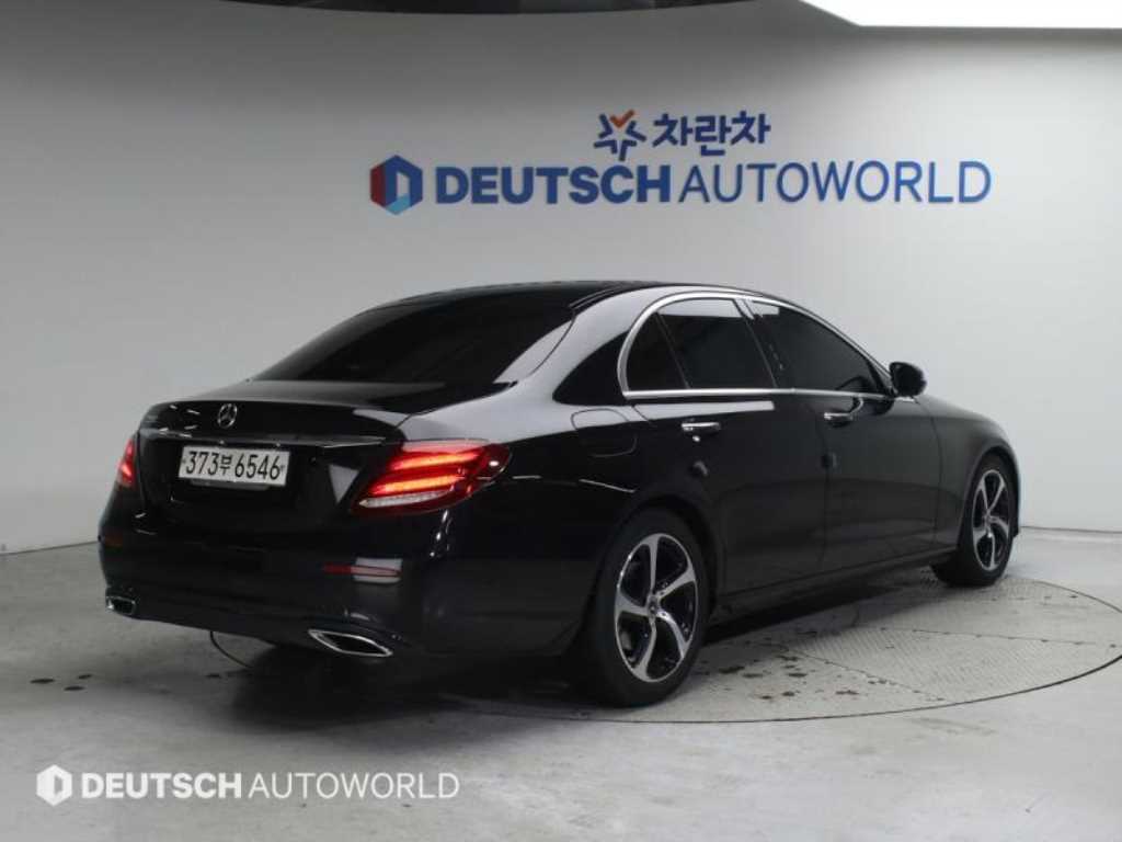 Mercedes Benz E class - Vista 2