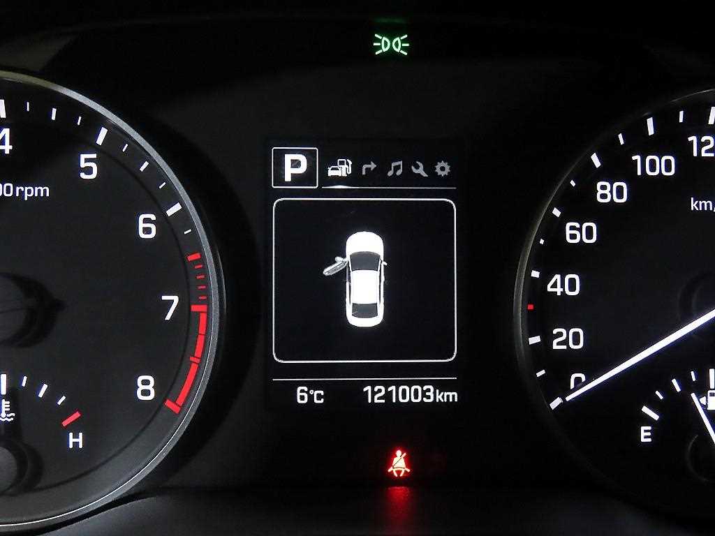 HYUNDAI Avante - Vista 9