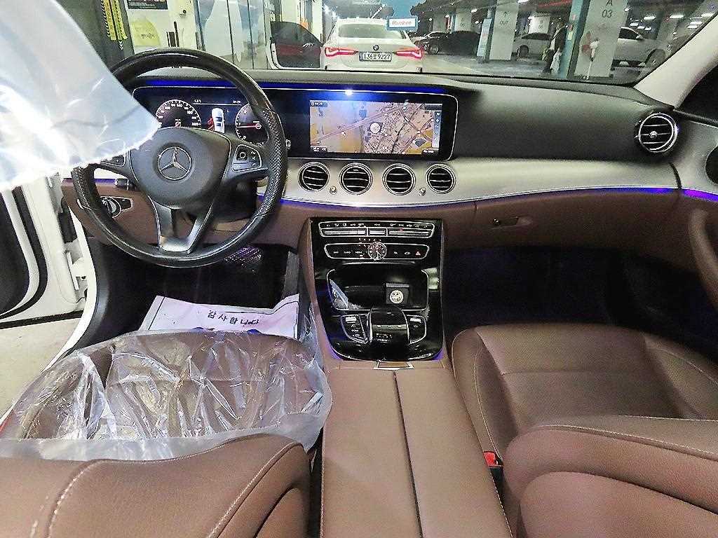 Mercedes Benz E class - Vista 10