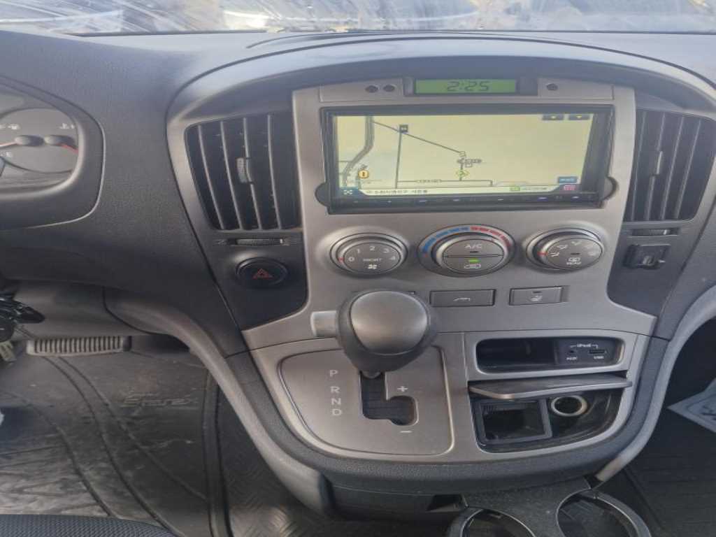 HYUNDAI Starex - Vista 8