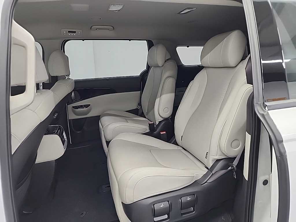 KIA Carnival - Vista 12