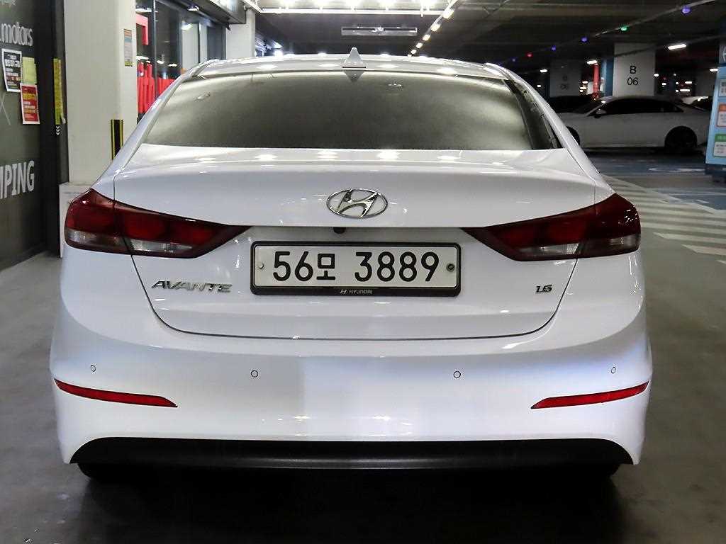 HYUNDAI Avante - Vista 5