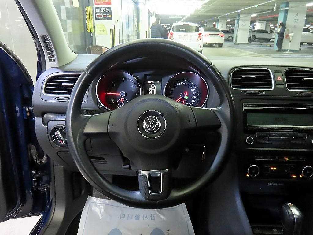 Volkswagen Golf - Vista 8