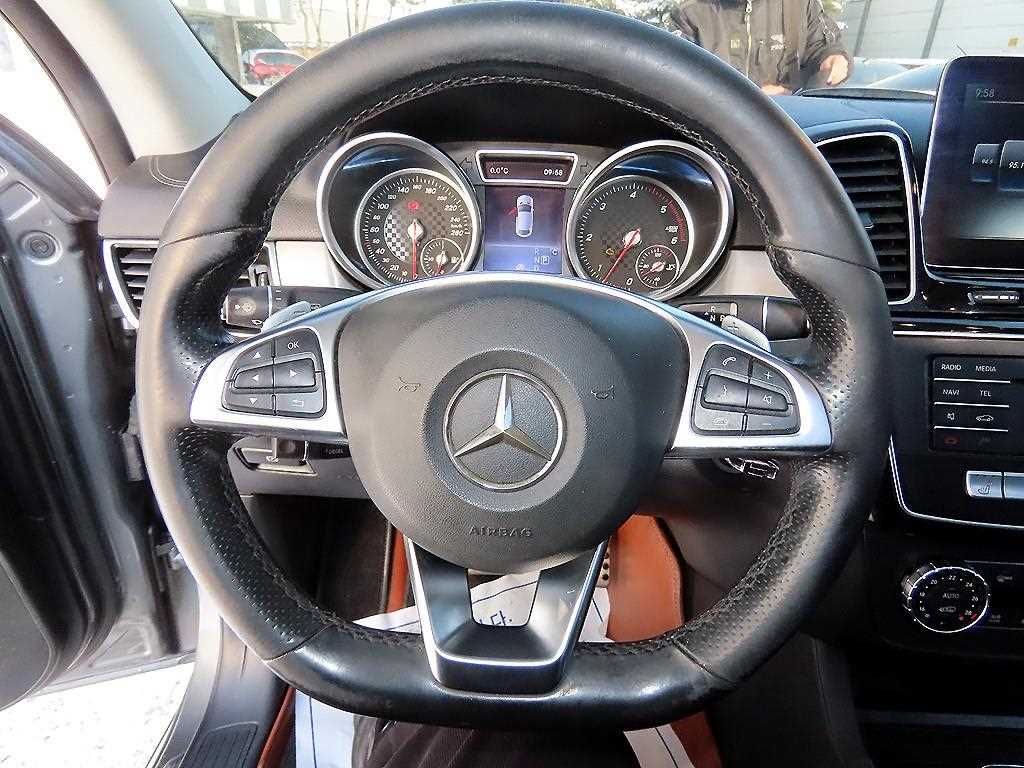 Mercedes Benz GLE Class - Vista 8