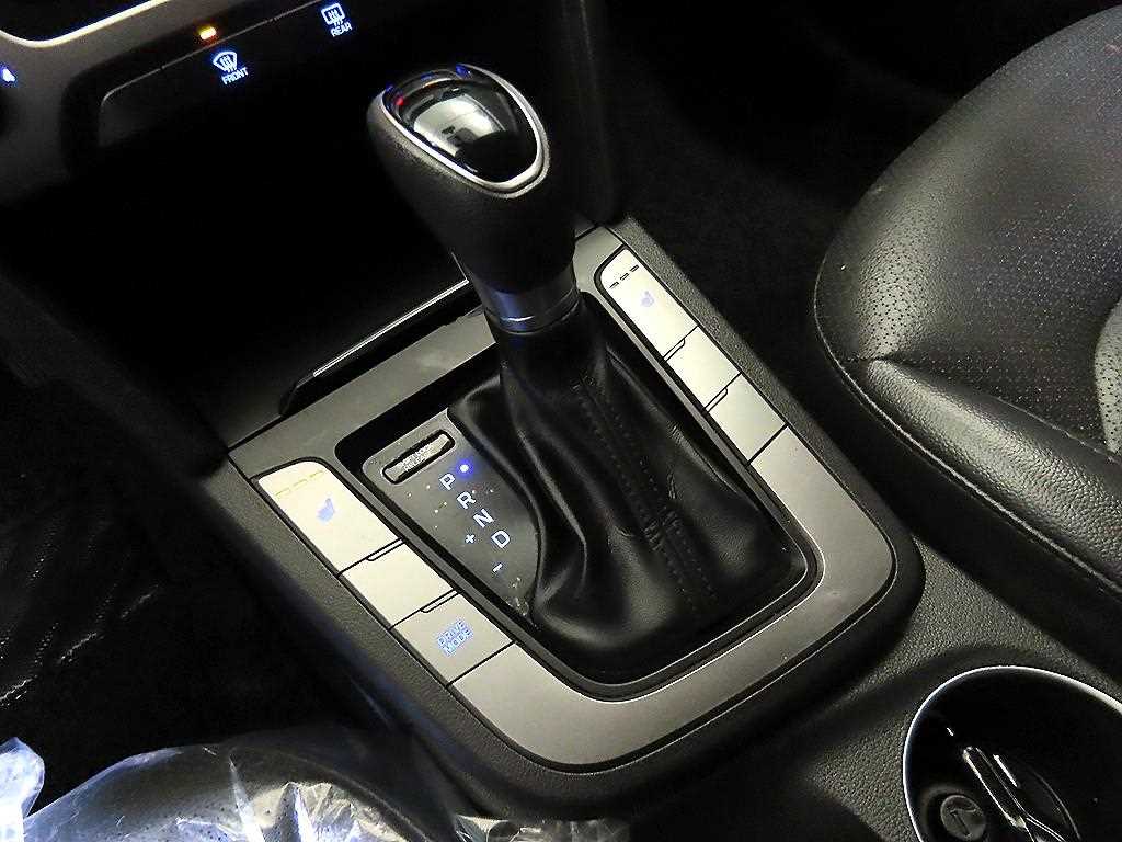 HYUNDAI Avante - Vista 12