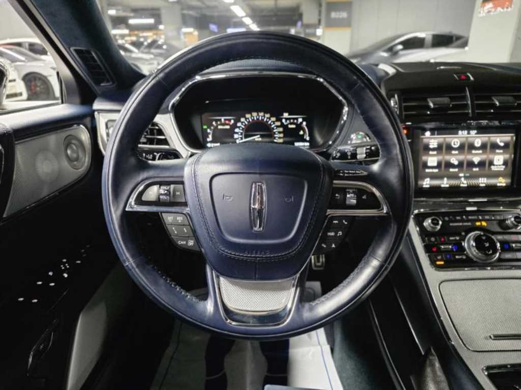 Lincoln Continental - Vista 5