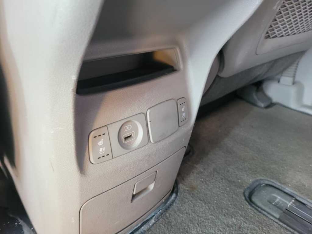 KIA Carnival - Vista 9