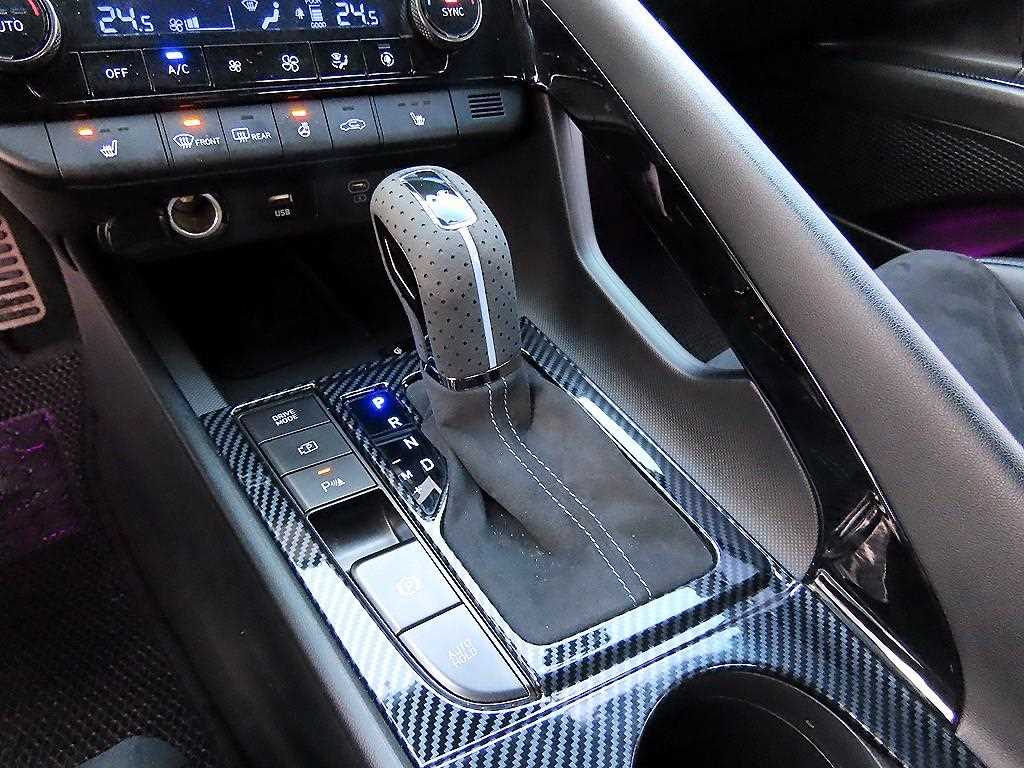 HYUNDAI Avante - Vista 10