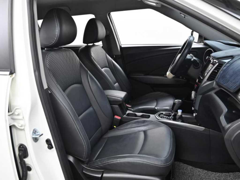 Ssangyong Tivoli - Vista 10